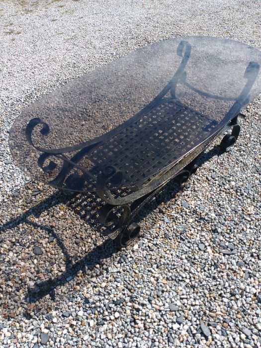 Stara kuta ława z metalu