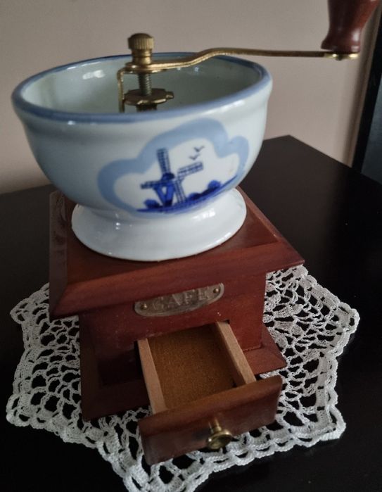 Mły porcelanowy wiatrak Delft