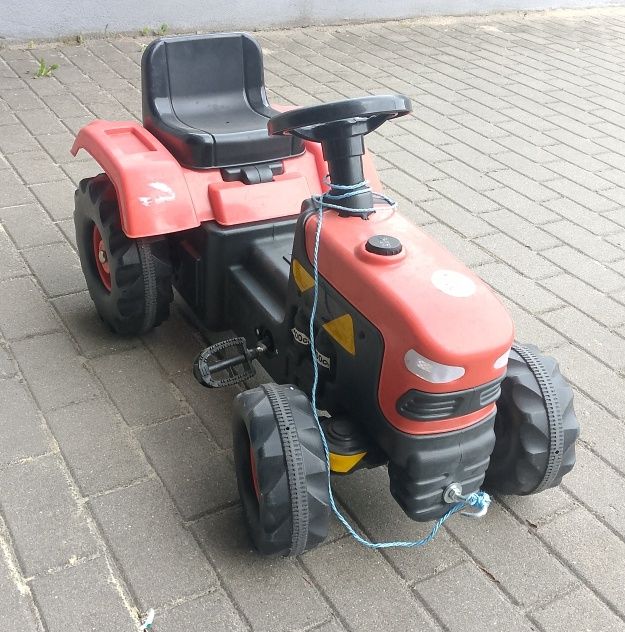 Zabawka traktorek na pedały