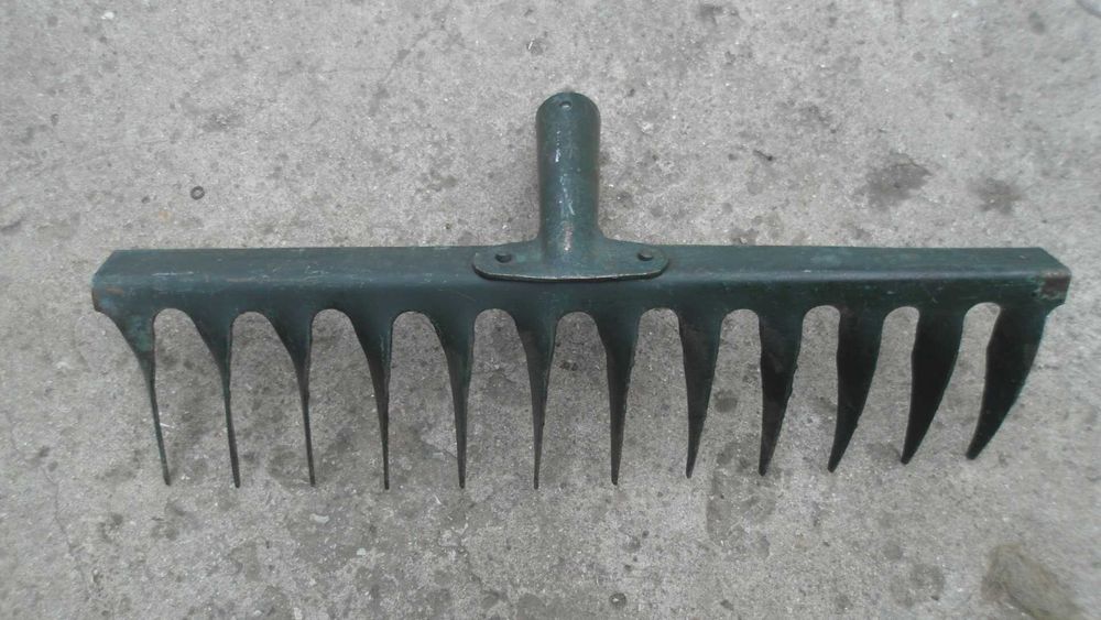 Грабли садовые металлические