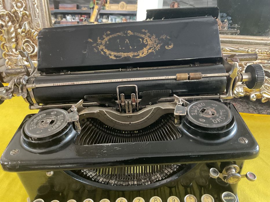 Máquina de escrever de coleção antiga