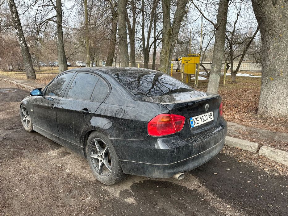 BMW e90 318i седан