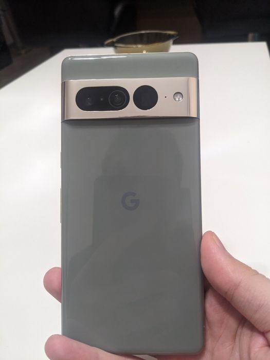 Продам комплект pixel 7 pro та google pixel watch 44 mm