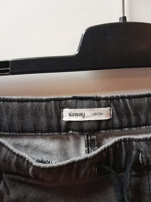 Spodnie jeans Sinsay r. 140