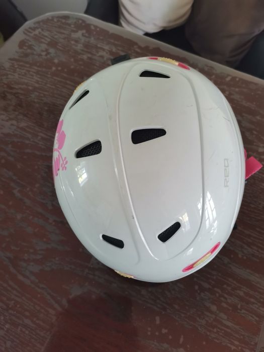 Захисна каска і бейсболка