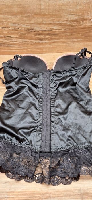 Intimissimi body wykończone koronką