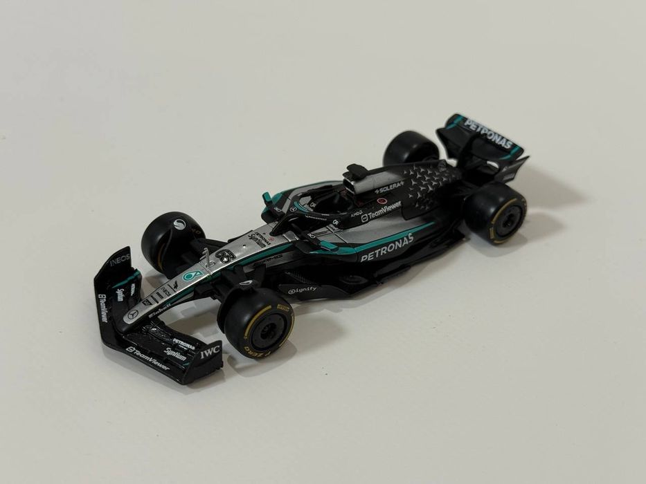 Моделі Bburago F1 Mercedes-AMG W16 2025 (#12)