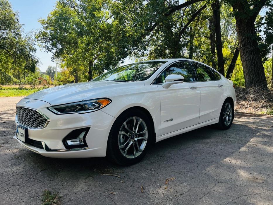 Продаж Ford Fusion Hybrid 2019