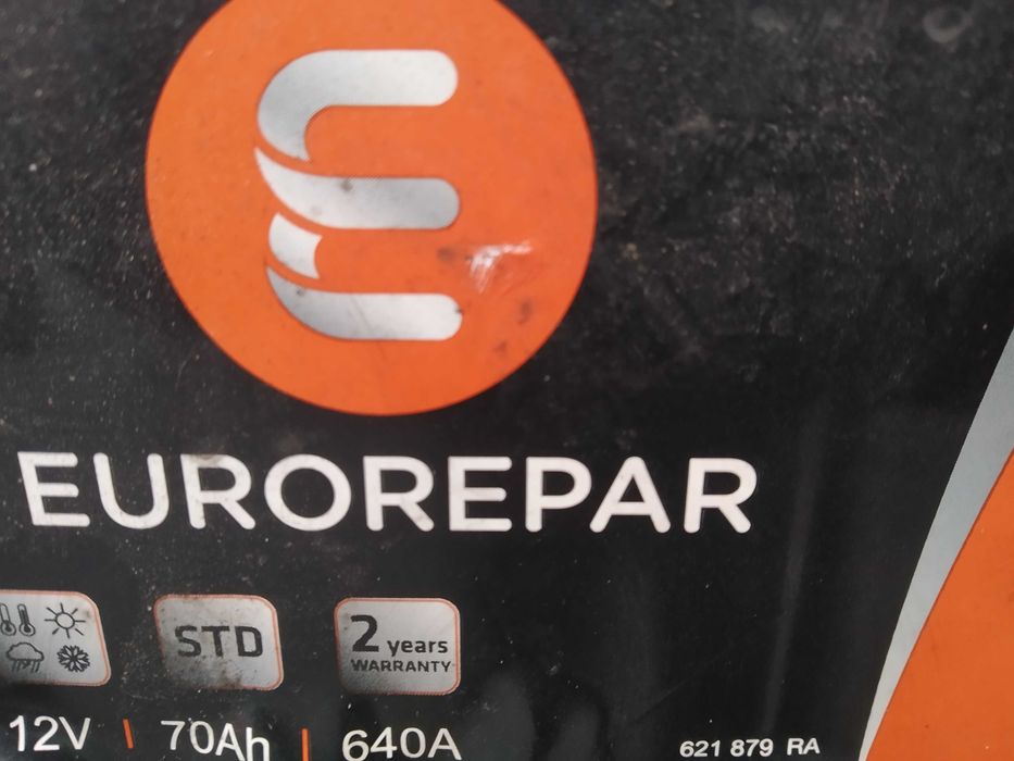 Bateria 70ah 640a positivo a direita.