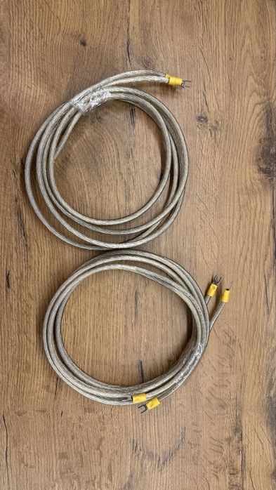 Kabel głośnikowy Caliber Silverline 2x4mm o długości 2 metrów z wtyczkami Y