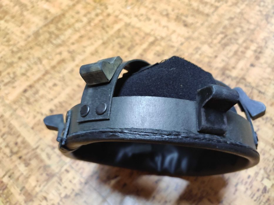 Proteção interior de capacete militar antigo