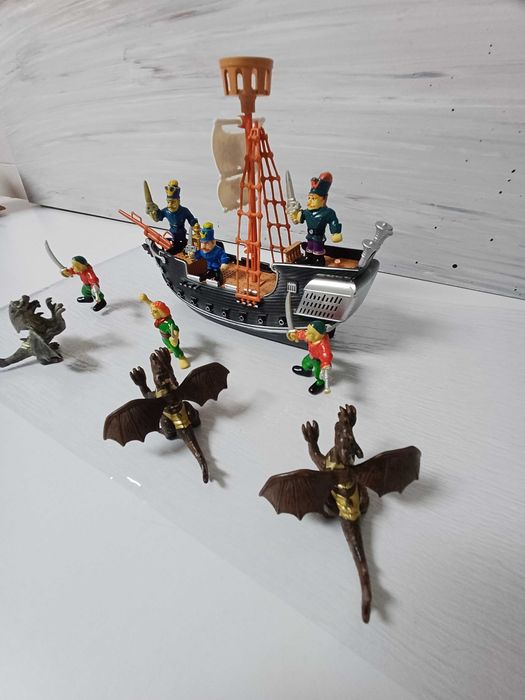 Navio Pirata com figuras de ação e dragões 10 unidades