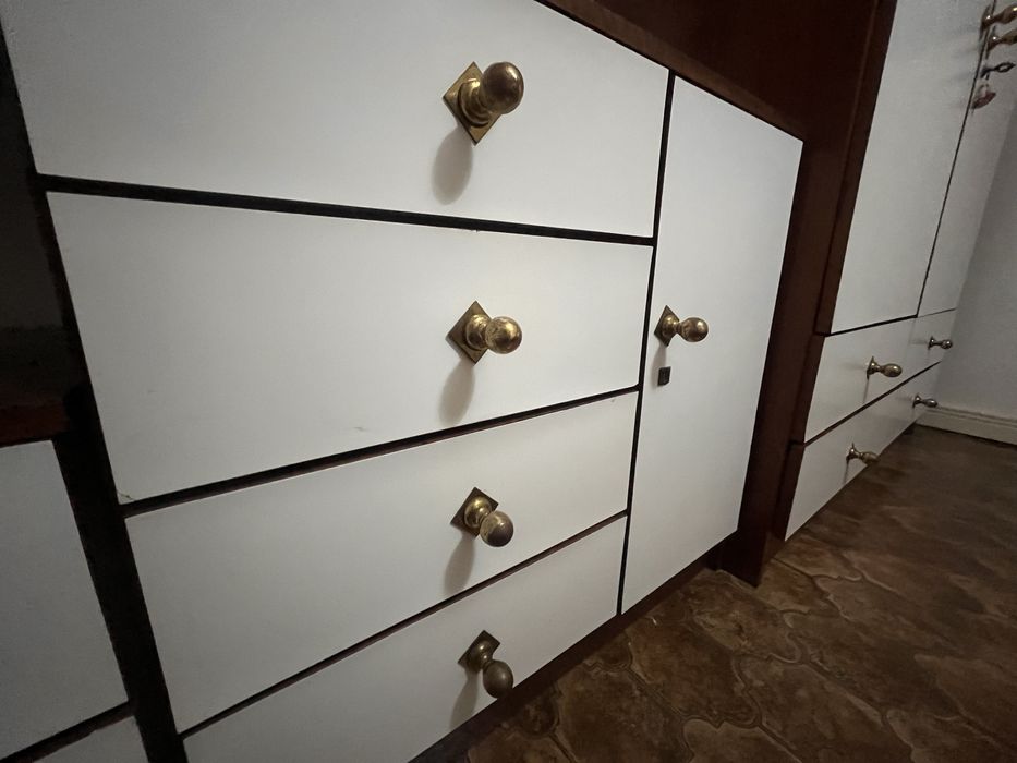 Mobília de quarto - roupeiro, cómoda, escrivaninha