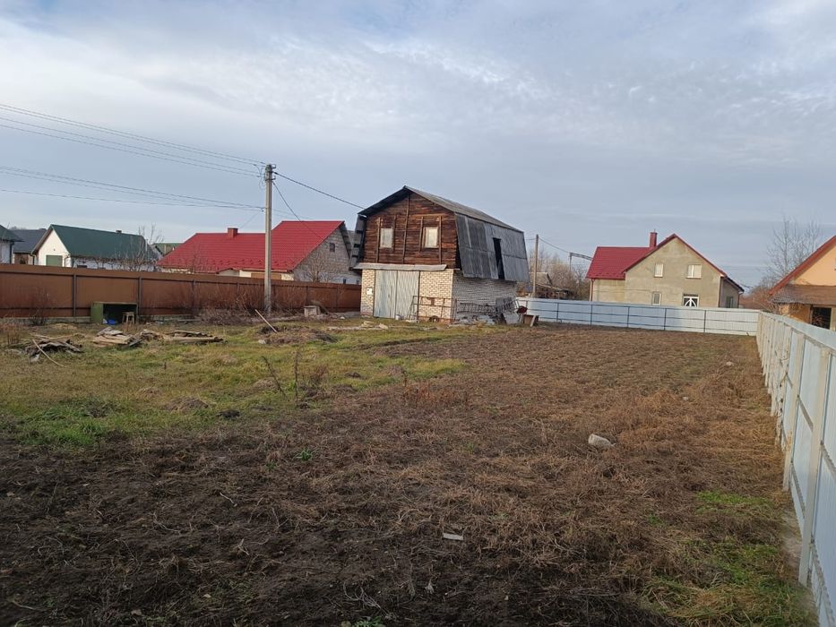 Земельна ділянка та будинок