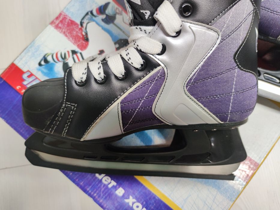 Продам нові, хокейні ковзани
