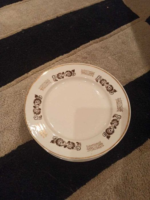 Тарелки белые с узором СССР