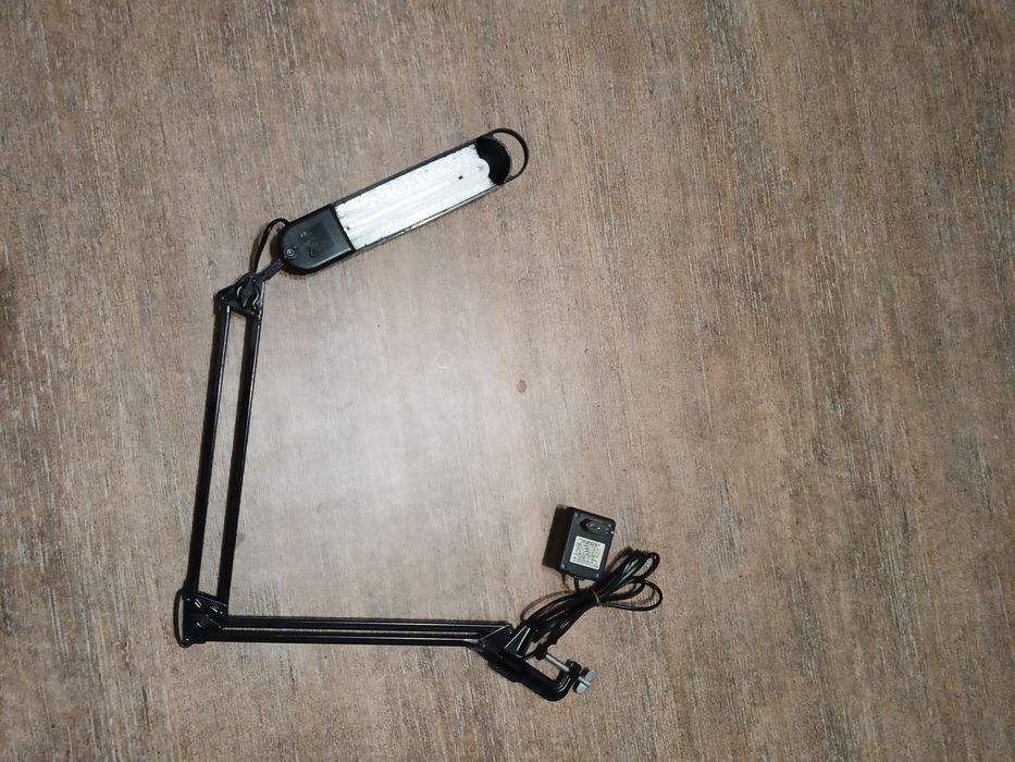 Настольная лампа на струбцине,Level.