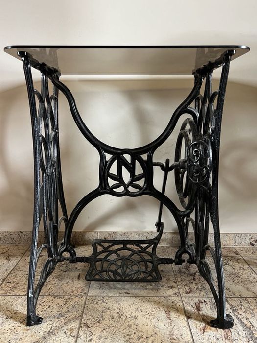 Stolik z maszyny krawieckiej Bernstein & Co