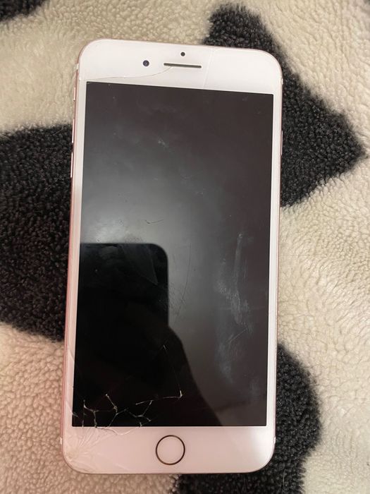 Продам айфон 7+ на ремонт або запчастини