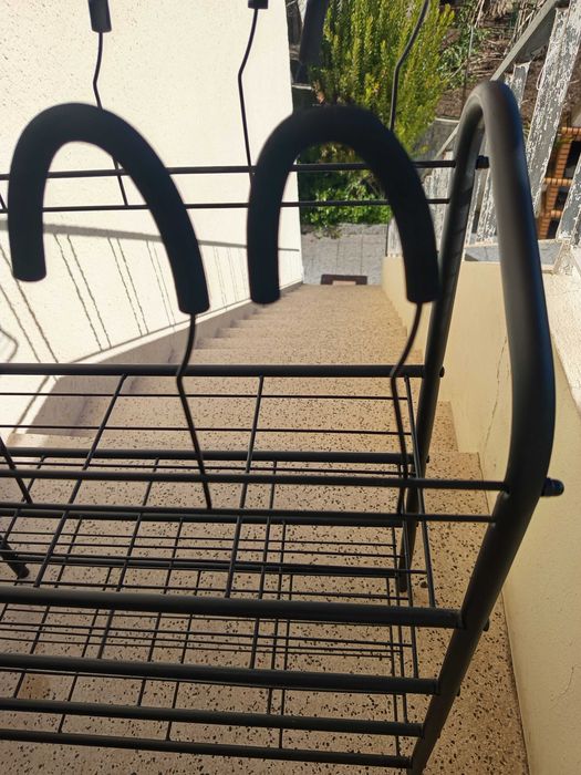 Sapateira metálica preta como nova