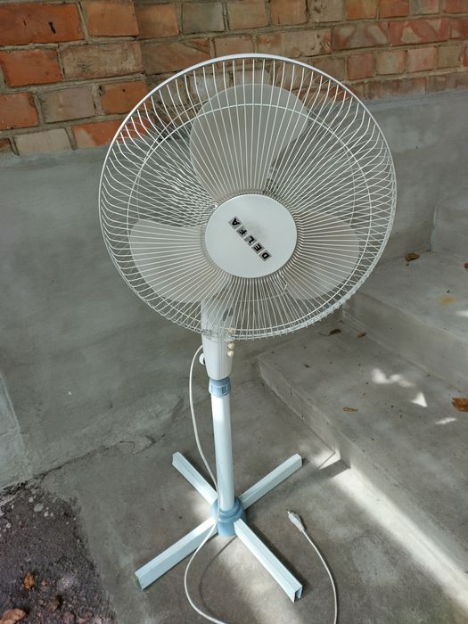 Вентилятор напольный Delfa DSF-1601 нерабочий