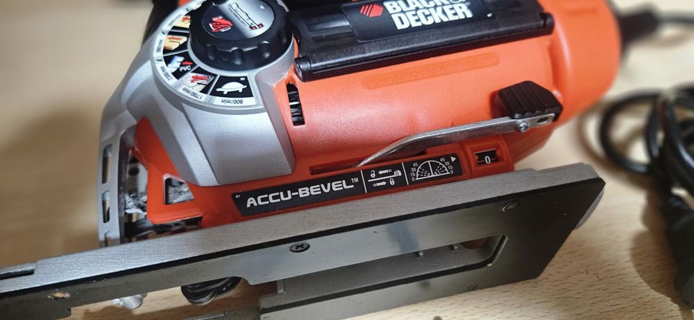 Serra Tico-Tico Black & Decker 620W (Autoselect) + Mala Original