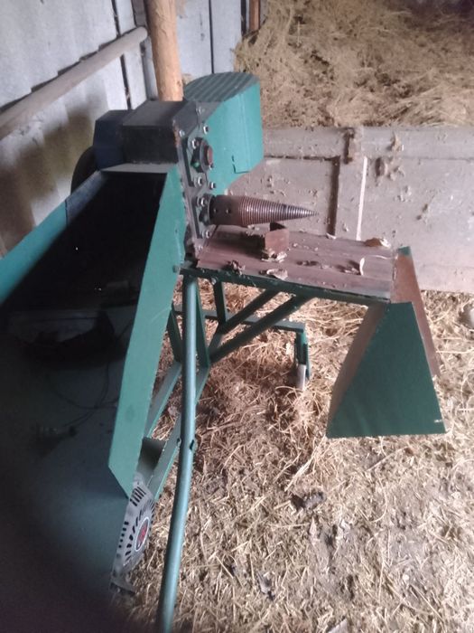 Продам гілкоруб з дровоколом.