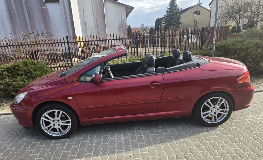 Peugeot 307 PEUGEOT 307 CC – czerwony kabriolet z 2005