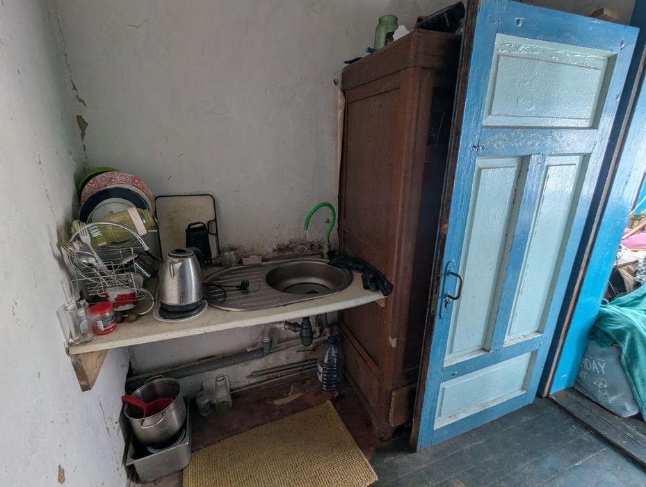 Продаж будинку не далеко від центру та річки смт. Володарка