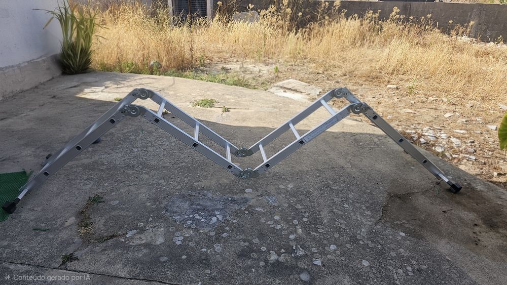 Escada articulada em alumínio