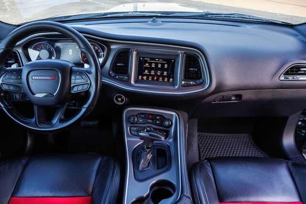 Dodge Challenger RT      2020