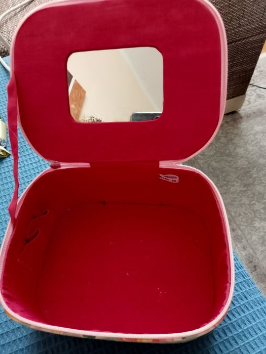 Sprzedam ładny kuferek