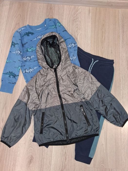 Куртка вітровка і подарунок шапка