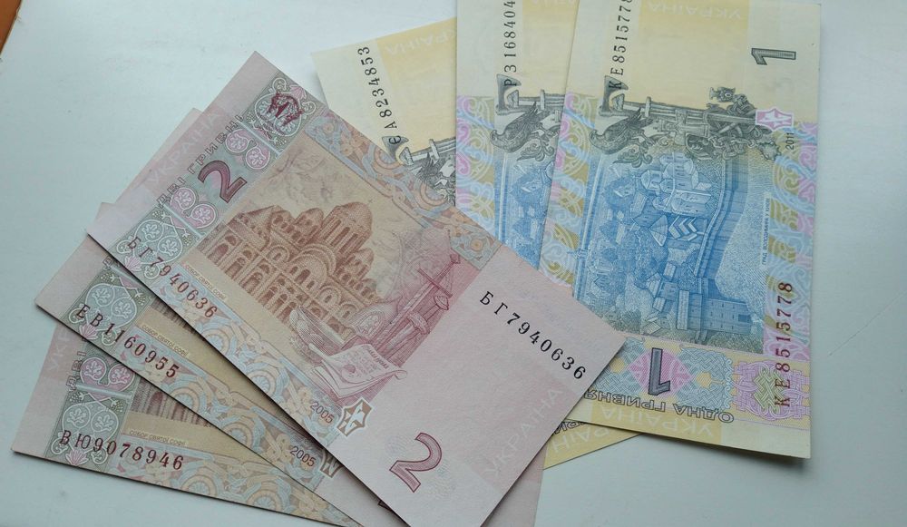 1і2 гривні 2005 і 2006 року з підписом Стельмаха