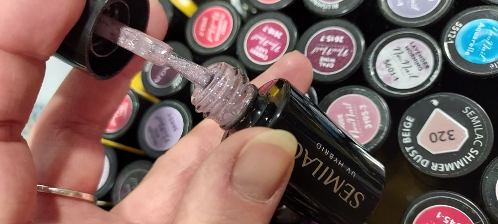 Zestaw kolorowych hybryd z lampą oraz naklejkami