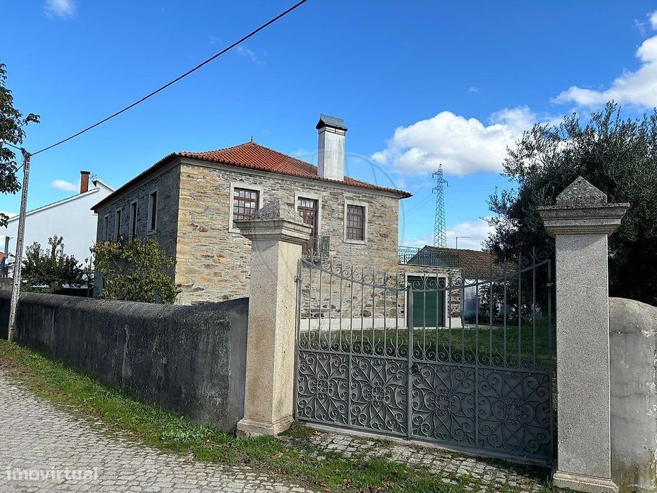 Moradia T5 para venda