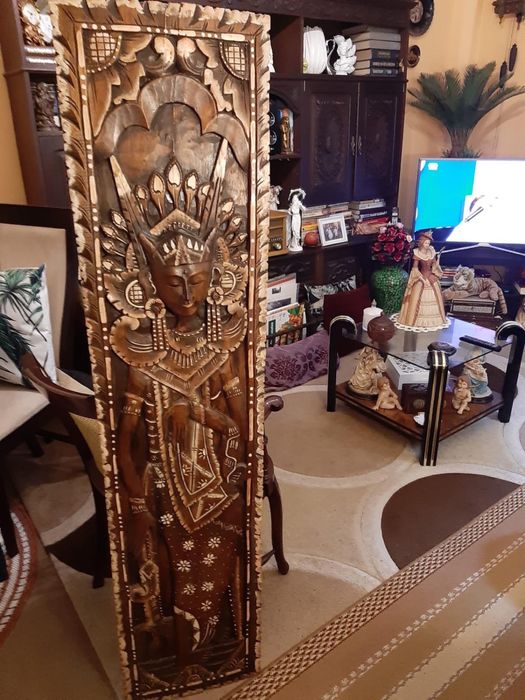 Peças de decoração africanas e asiáticas trabalhadas