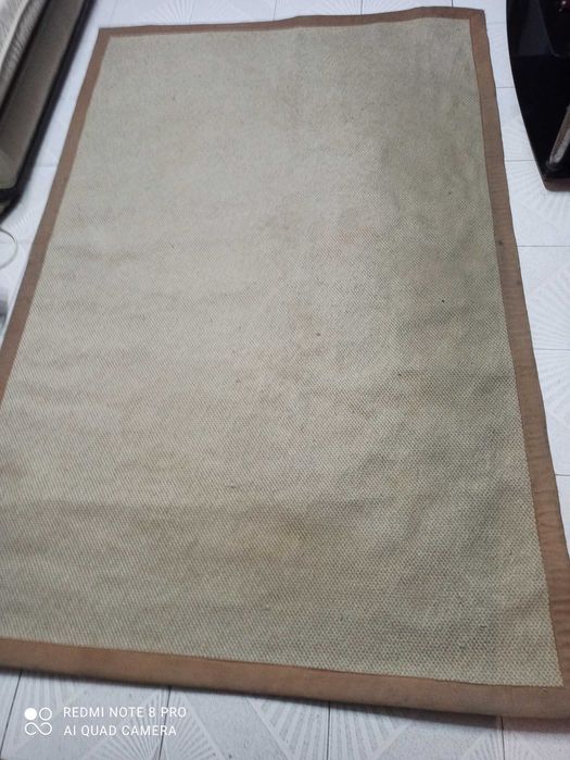 Tapete sala usado 2.10 m por 1.40 m parece rafia cisal ou corda