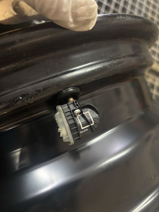 Komplet felg stalowych 15” 4x108 Ford TPMS bdb stan