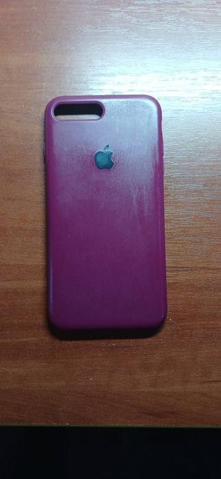 iPhone 8+ чохол в гарному стані