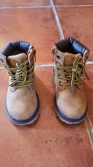 Botinhas número 22 muito bonitas