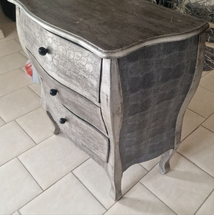 Cómoda antiga com 3 gavetas