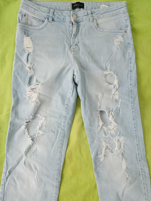 MOHITO. Ładne spodnie jeansowe.