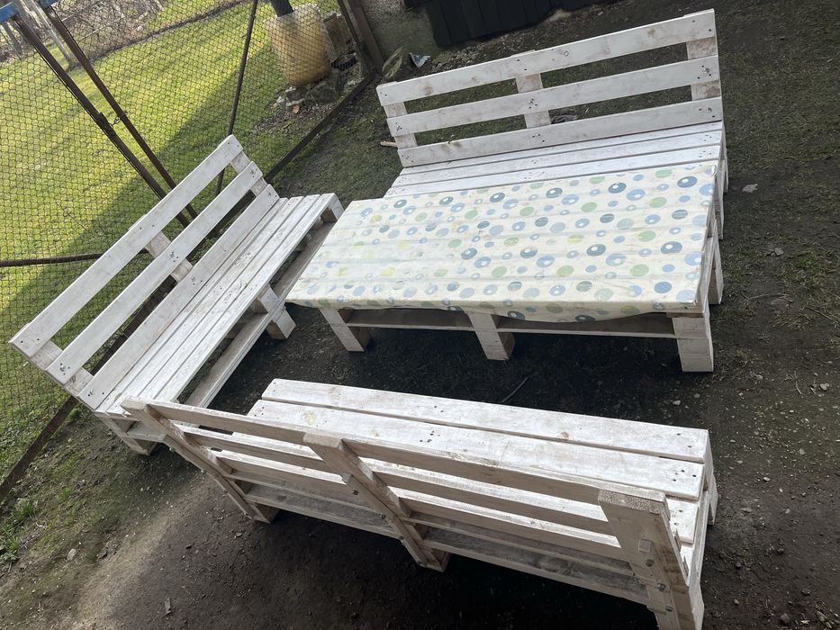 Zestaw mebli ogrodowych z palet