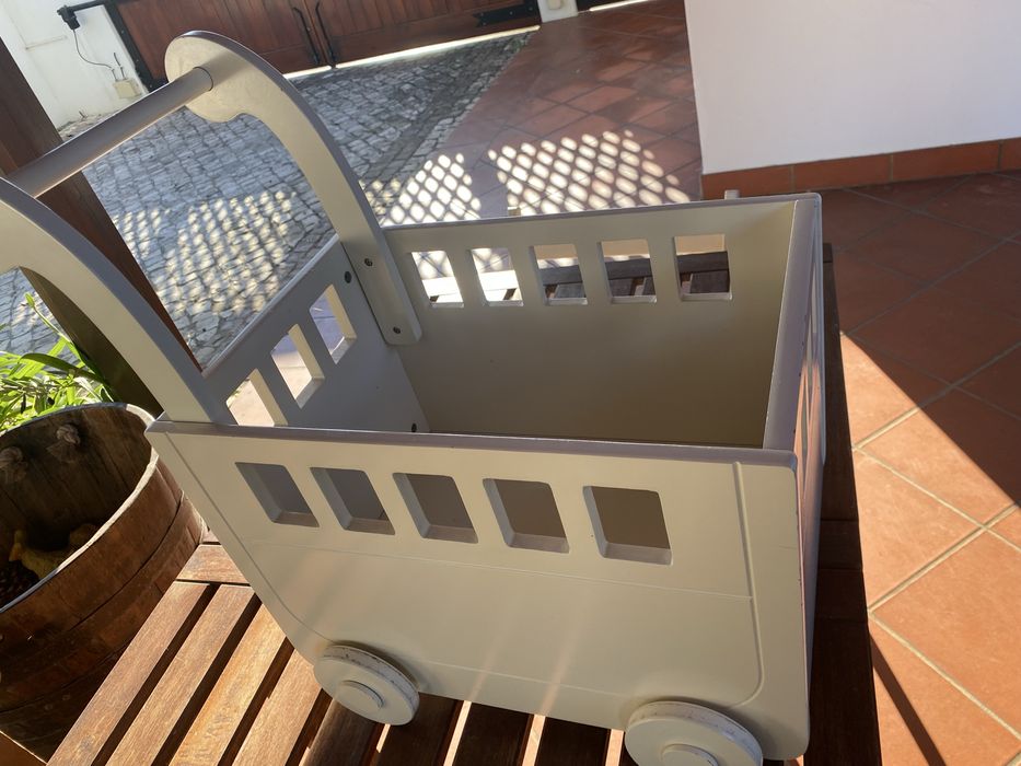 Carrinho de madeira para brinquedos / cesto para brinquedos