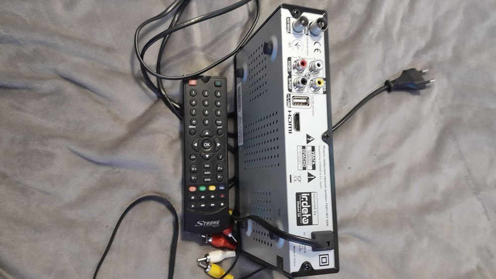 цифровой эфирный ресивер Strong SRT 8500 DVB-T2.