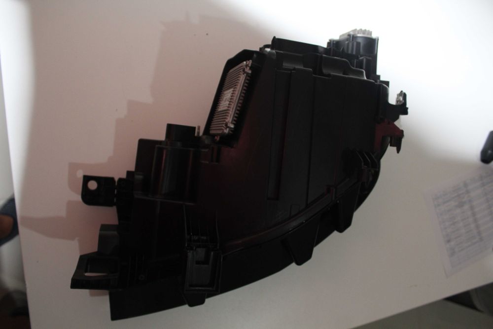 Farol Dianteiro Esquerdo Full LED Volkswagen ID.4 (E11) (2021–2023)