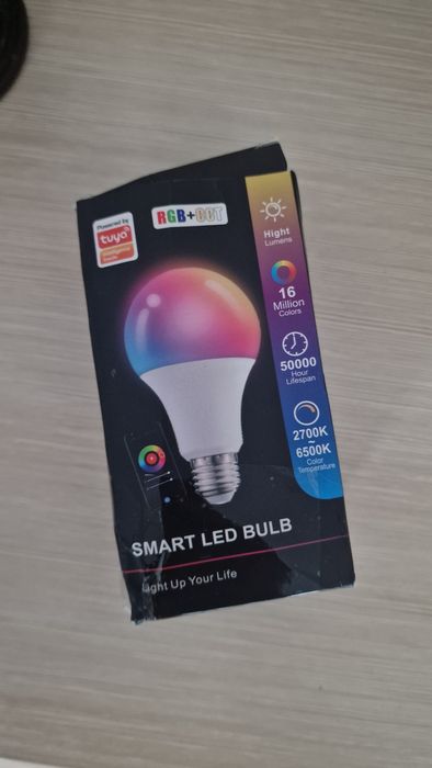 Різнокольорова led лампочка, регулювання з телефону