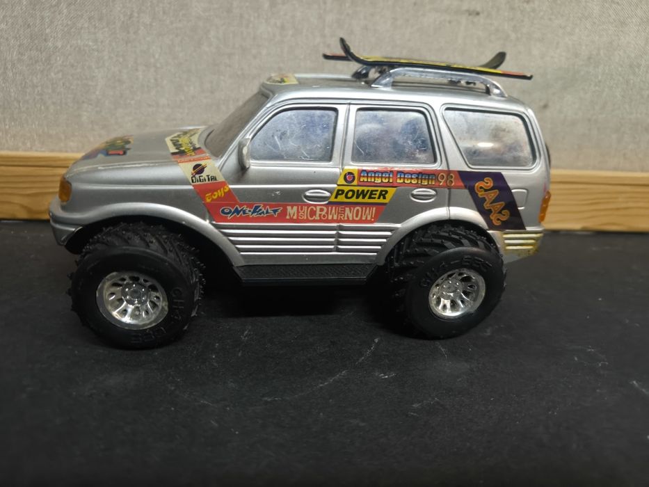 Carro Jipe Toy Car
Carro jipe de brinquedo com detalhes.

- Design de