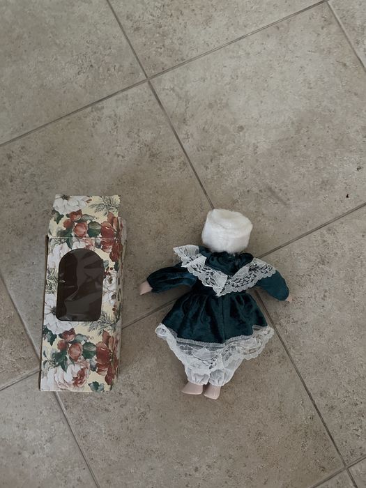 Bonecas de porcelana bonitas e para coleção